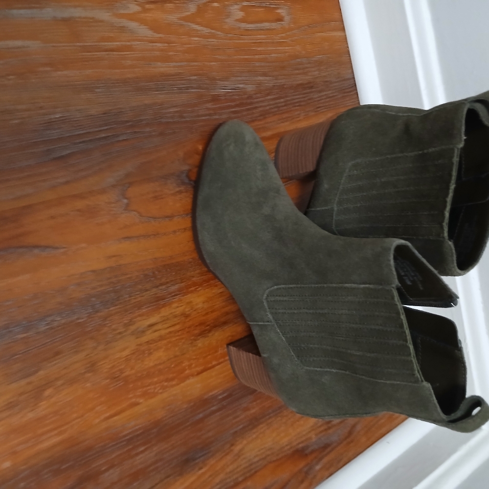 Suede Violet & red womens boot size 8 1/2